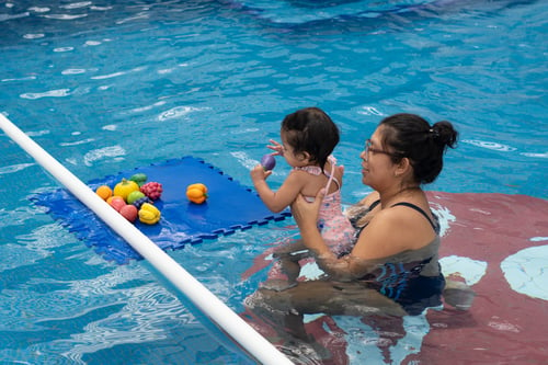 Clases de natación para bebés